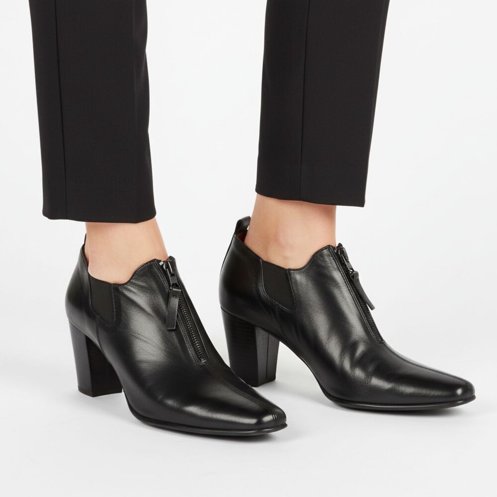 Donald Pliner Black Block Heel Zip Up Ankle Loafer Bootie 7